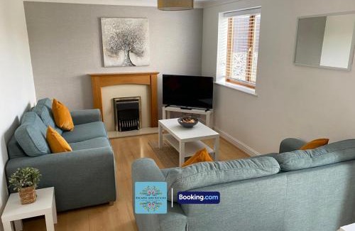 Oldbury Apartment | Modern 2-Bedroom Flat By Escape & Estates Short Lets & Serviced Accommodation Oldbury With Free Parking