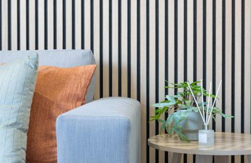 Leeds Apartment | Modern 2 Bedroom Flat Near Leeds Centre with Free Parking, Ideal for Contractors & Long Stays - NordStay