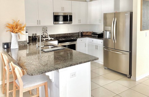 Sandy Ridge House | Modern 2-bedroom house located 1 mile from restaurants and retail stores.