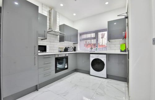 Cathays House | Modern 2 Bedroom House in Central Cardiff