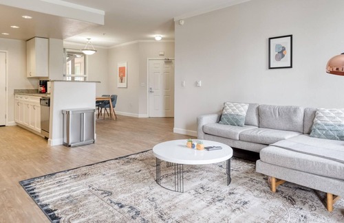 Foster City Apartment | Modern 2 Bedroom in Foster City w/ Amenities