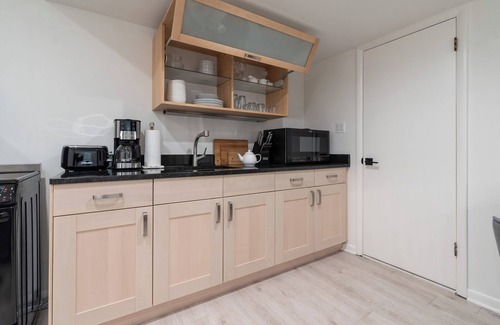 Dover Crystal Apartment | Modern 2-Bedroom Oasis with Private Entrance!