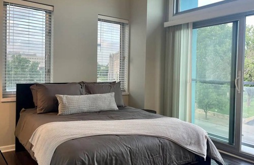 Gladstone Apartment | Modern 2-Bedroom Stunning Views
