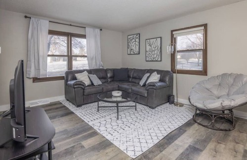 Clive House | Modern 2 Bedroom Townhouse in Quiet Neighborhood