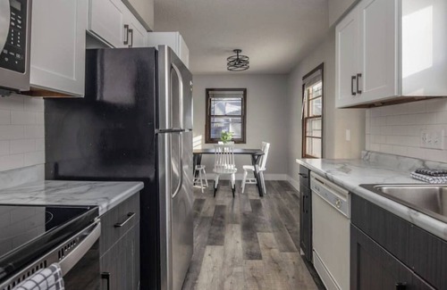 Clive House | Modern 2 Bedroom Townhouse in Quiet Neighborhood