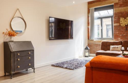 Bradford Apartment | Modern 2 Bedroom with 75” TV & Free Wi-Fi