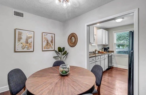 San Marco Condo | Modern 2 BR Condo - 2 block from San Marco