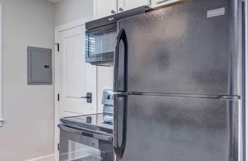 San Marco Condo | Modern 2 BR Condo - 2 block from San Marco