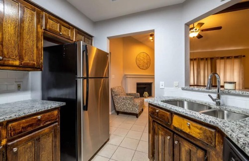 South Arlington House | Modern 2 BR near AT&T Stadium & Six Flags Sleeps 6