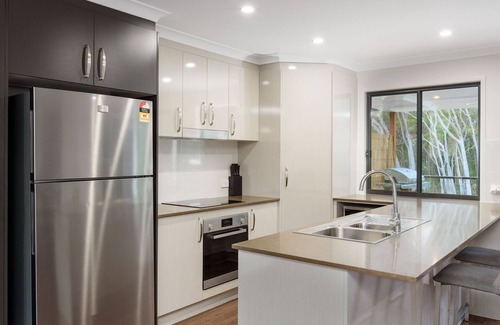 Rainbow Beach House | Modern 2 storey family beach house with pool.