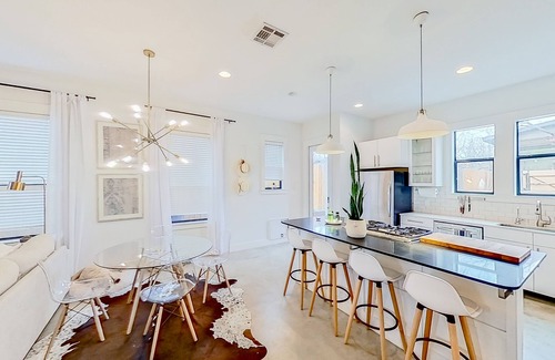 Chestnut Condo | Modern 2-story dog-friendly condo with quaint patio, central AC & washer/dryer
