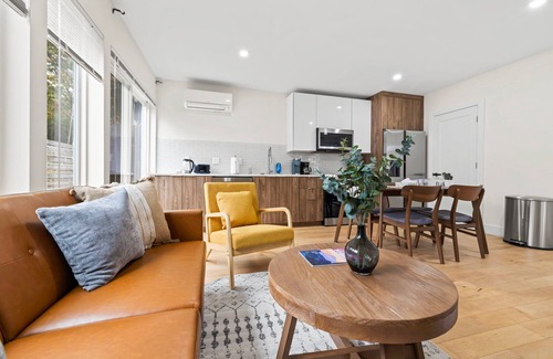 Fremont House | Modern 2B/1.5B Fremont House with Prime Walkability