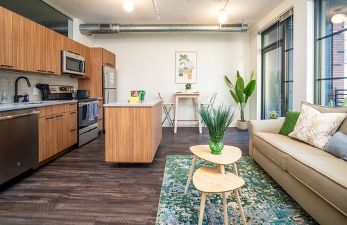 Eisenhower East Apartment | ★Modern-2bd-2bth-Luxury Loft ~ FREE PARKING, Pool, Balcony★