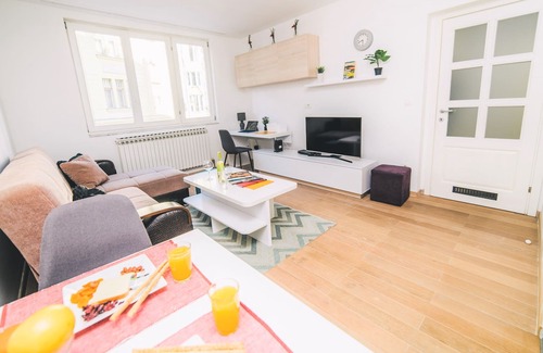Old Town Apartment | Modern 2bdr Apartment-cathedral View-best Location