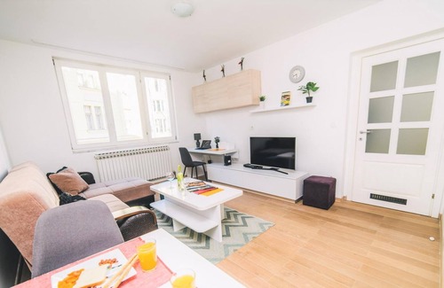 Old Town Apartment | Modern 2bdr Apartment-cathedral View-best Location