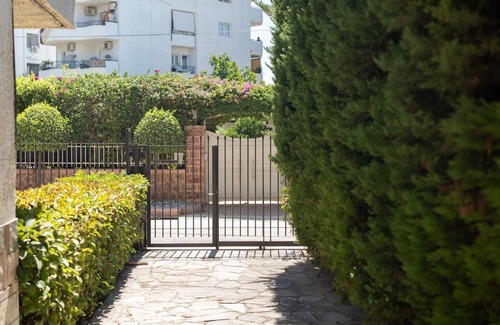 Vari-Voula-Vouliagmeni Villa | Modern 2bdr Villa on Athens Riviera