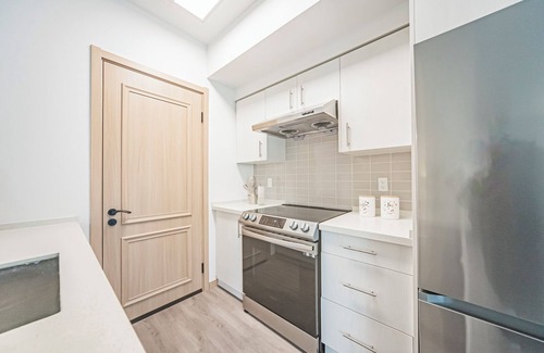 Pleasant View House | Modern 2Beds TownHome Toronto - 5MINs to Seneca College & Fairview Mall