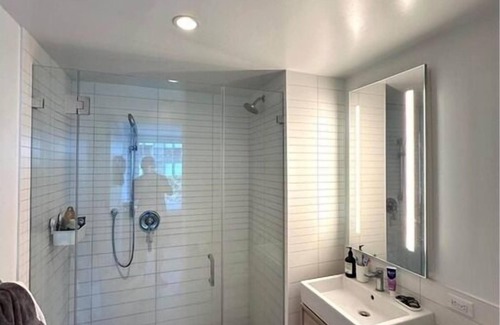 Williamsburg Apartment | "Modern 2BR/2BA Apartment - With Williamsburg Bridge Views, NYC!"