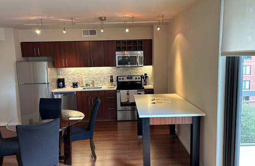 Radnor - Fort Myer Heights Apartment | Modern 2BR/2BA Fully Furnished in Rosslyn, Arlington - Prime Location!