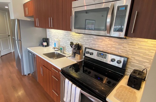 Radnor - Fort Myer Heights Apartment | Modern 2BR/2BA Fully Furnished in Rosslyn, Arlington - Prime Location!
