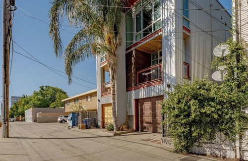 Midtown Sacramento House | Modern 2BR/2BA, garage next to R street, close to Golden 1 arena and Capitol n
