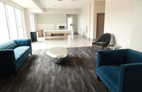Downtown Baltimore Apartment | Modern 2br 2Bth Downtown Baltimore Apt. w/Pool