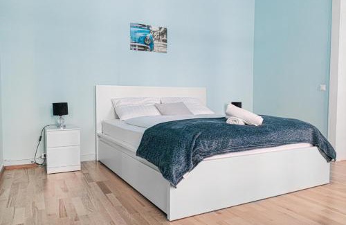 Wahring Apartment | Modern 2BR Apt. Perfect for Long and Short Stays