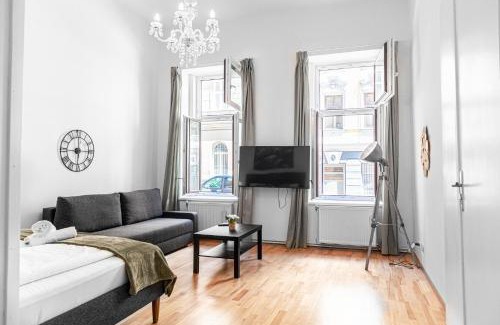 Wahring Apartment | Modern 2BR Apt. Perfect for Long and Short Stays