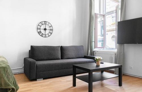 Wahring Apartment | Modern 2BR Apt. Perfect for Long and Short Stays