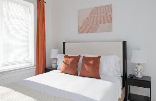 West New York Apartment | Modern 2BR Comfort for 5 People - 20 Mins to NYC