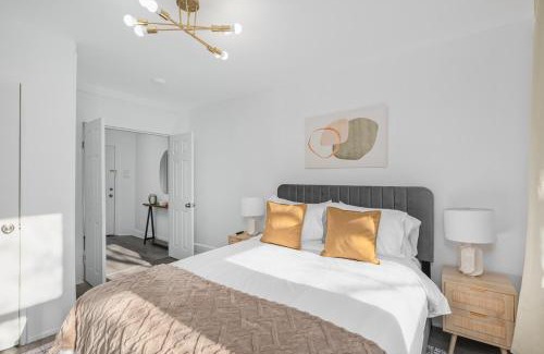 West New York Apartment | Modern 2BR Comfort for 5 People - 20 Mins to NYC