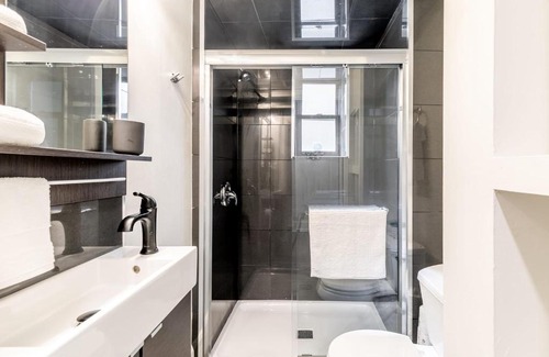 Hamilton Apartment | Modern 2BR Condo - Centrally Located Downtown