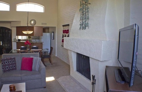 Arcadia Condo | Modern 2BR Condo with Terrace near Mountain Camelback