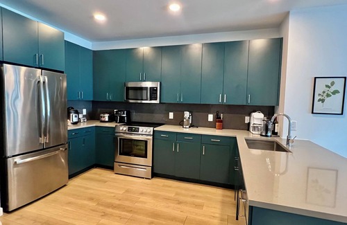 Hackensack River Waterfront Apartment | Modern 2BR + Den Family & Remote Work Ready, Near NYC