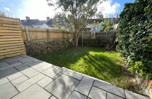 Pontcanna Apartment | Modern 2BR Duplex with Garden in Cardiff Stylish and Relaxing Stay