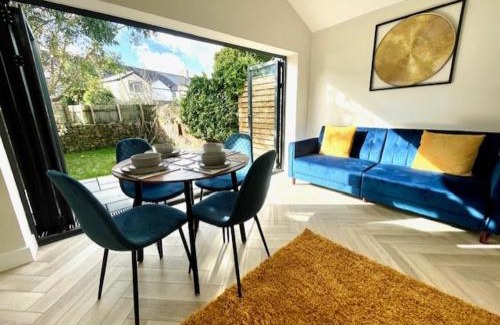 Pontcanna Apartment | Modern 2BR Duplex with Garden in Cardiff Stylish and Relaxing Stay