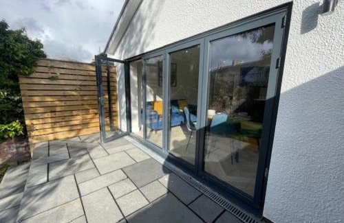Pontcanna Apartment | Modern 2BR Duplex with Garden in Cardiff Stylish and Relaxing Stay