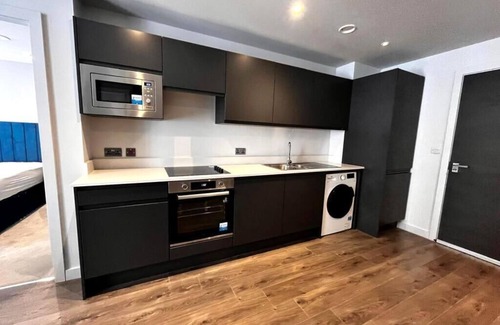 Manchester Apartment | Modern 2BR flat with Gym & Viewsn5 mins walk to Manchester City center