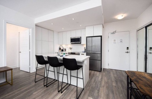 Innisfil Apartment | Modern 2BR Getaway in Innisfil Private Balcony BBQ