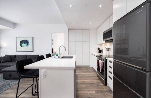 Innisfil Apartment | Modern 2BR Getaway in Innisfil Private Balcony BBQ