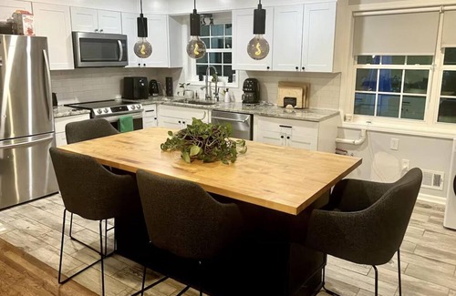 East Point House | Modern 2BR Getaway Near ATL Airport, Downtown & Tyler Perry Studios