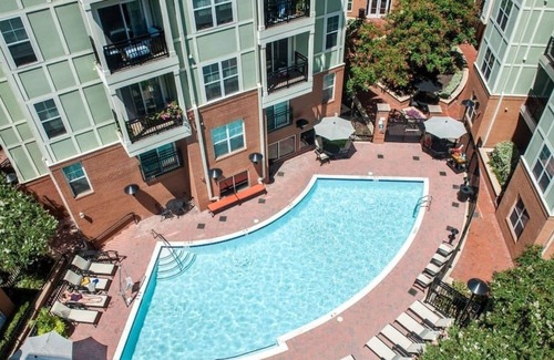 Eisenhower East Apartment | Modern 2BR Loft Style By Old Town Free Parking