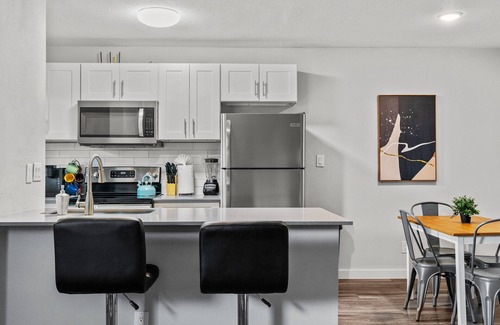 Hyde Park Apartment | Modern 2BR Near UT | Hyde Park | Evonify 7740