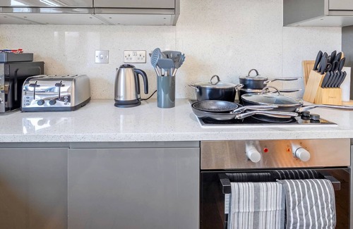 Camberley Apartment | Modern 2BR | Pet-Friendly, Fast Wi-Fi, Netflix