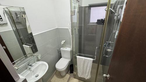 Kaduwela Apartment | Modern 2BR Resort Apartment with Pool & Gym, Malabe