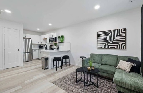 Haltom City Apartment | Modern 2BR Unit with Hot Tub