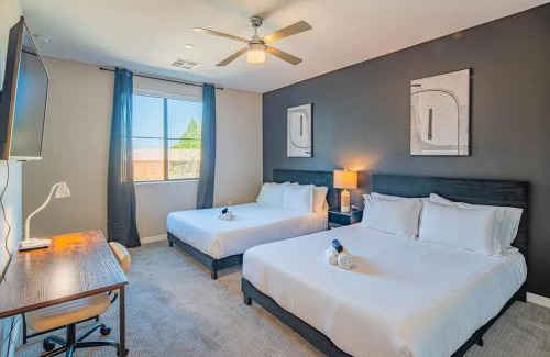 Orange Heights Apartment | Modern 2BR Uptown Biltmore Gym Pool Parking WD