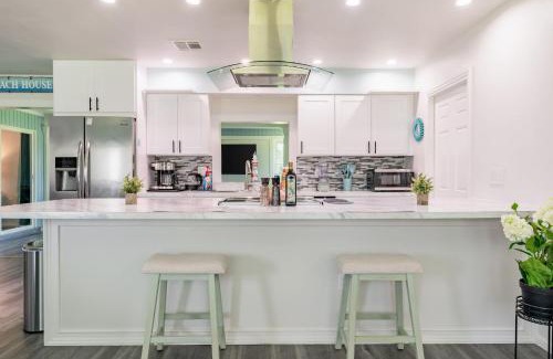 Port Charlotte House | Modern 2BR with Backyard near Beach & Harbor