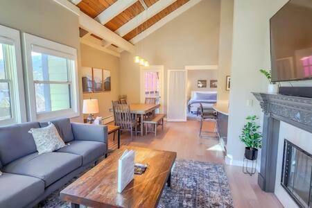 Historic District House | Modern 3 BDR Heart of Downtown Walk Everywhere