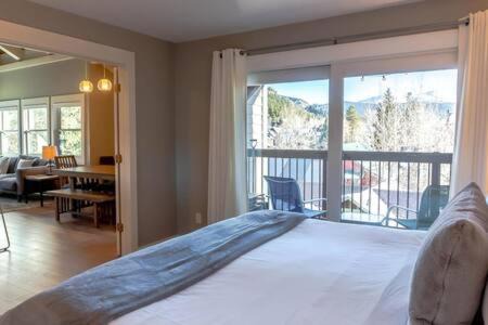Historic District House | Modern 3 BDR Heart of Downtown Walk Everywhere